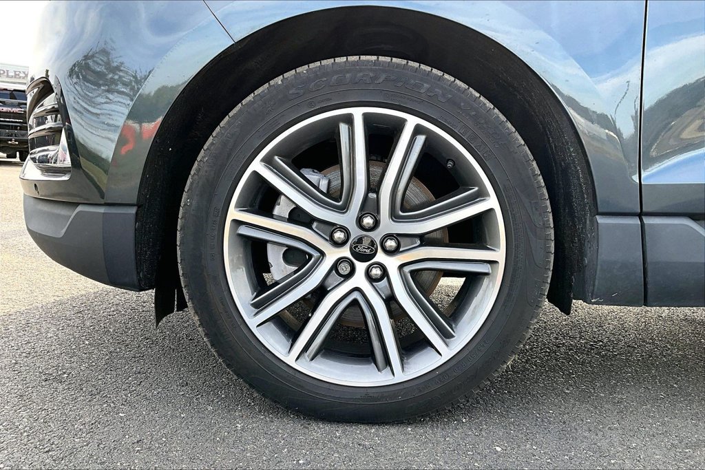 Used 2024 Ford Edge Titanium w/ Equipment Group 301A AWD/4WD image 2