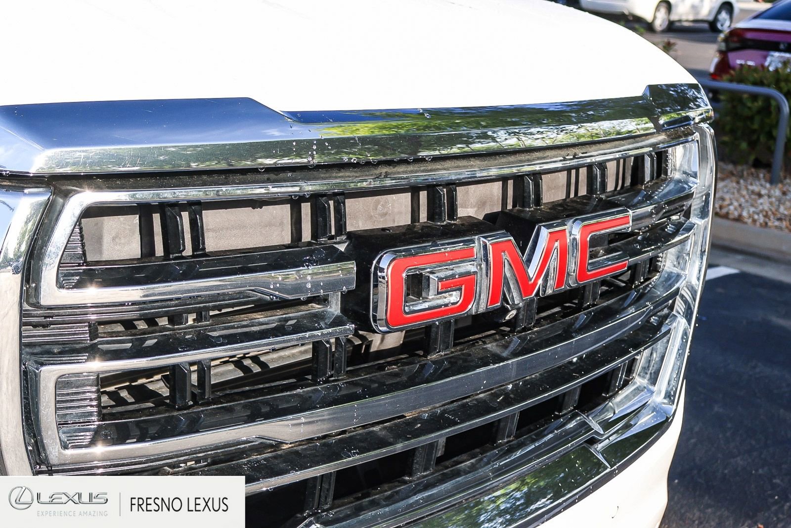Used 2022 GMC Yukon SLT w/ SLT Premium Package image 11