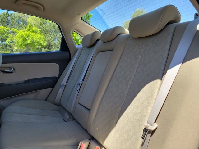 Used 2010 Hyundai Elantra GLS FWD image 8