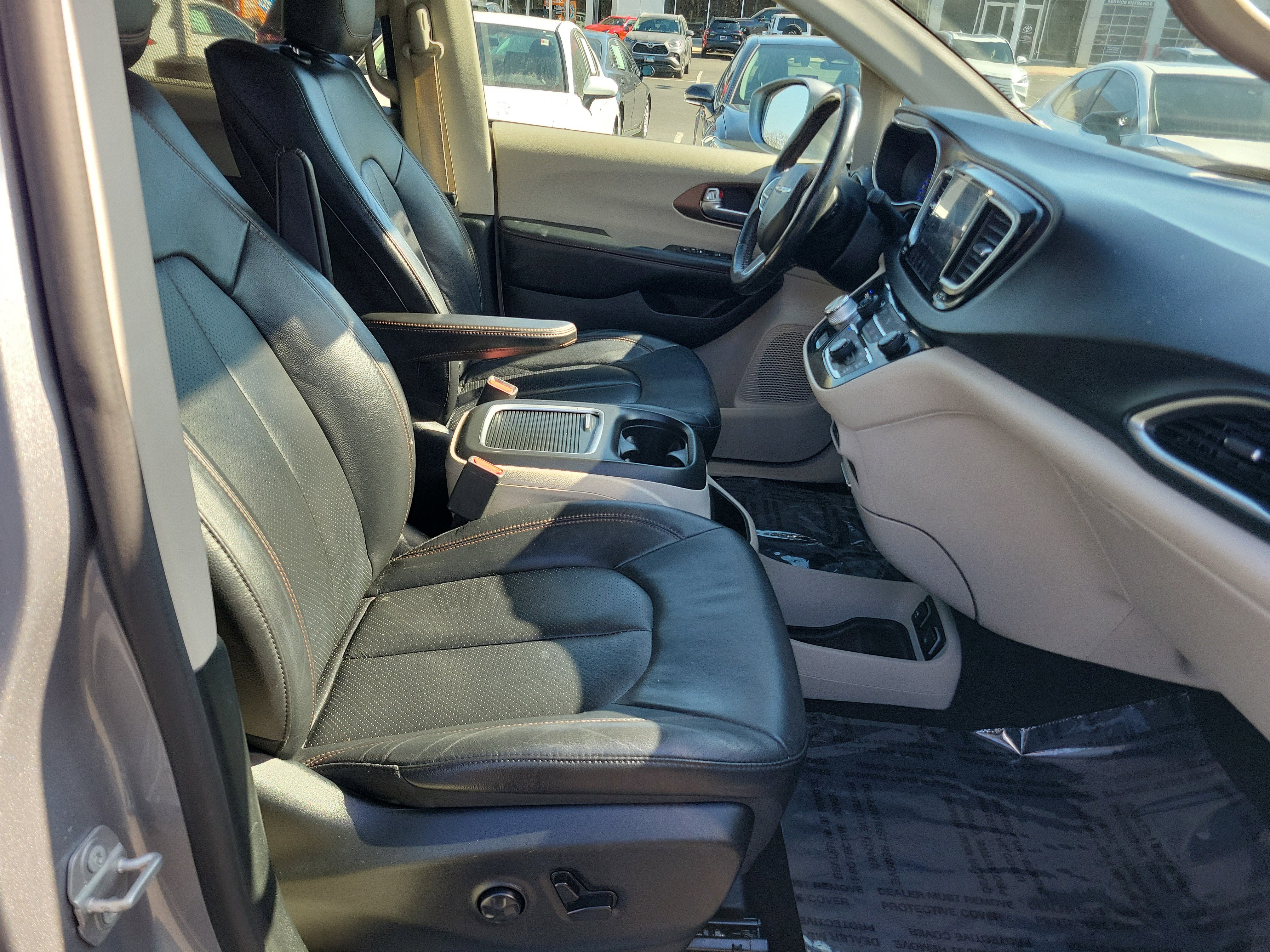 Used 2019 Chrysler Pacifica Touring-L Plus w/ Tire & Wheel Group image 30