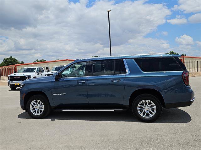 Certified 2025 Chevrolet Suburban LT RWD image 2