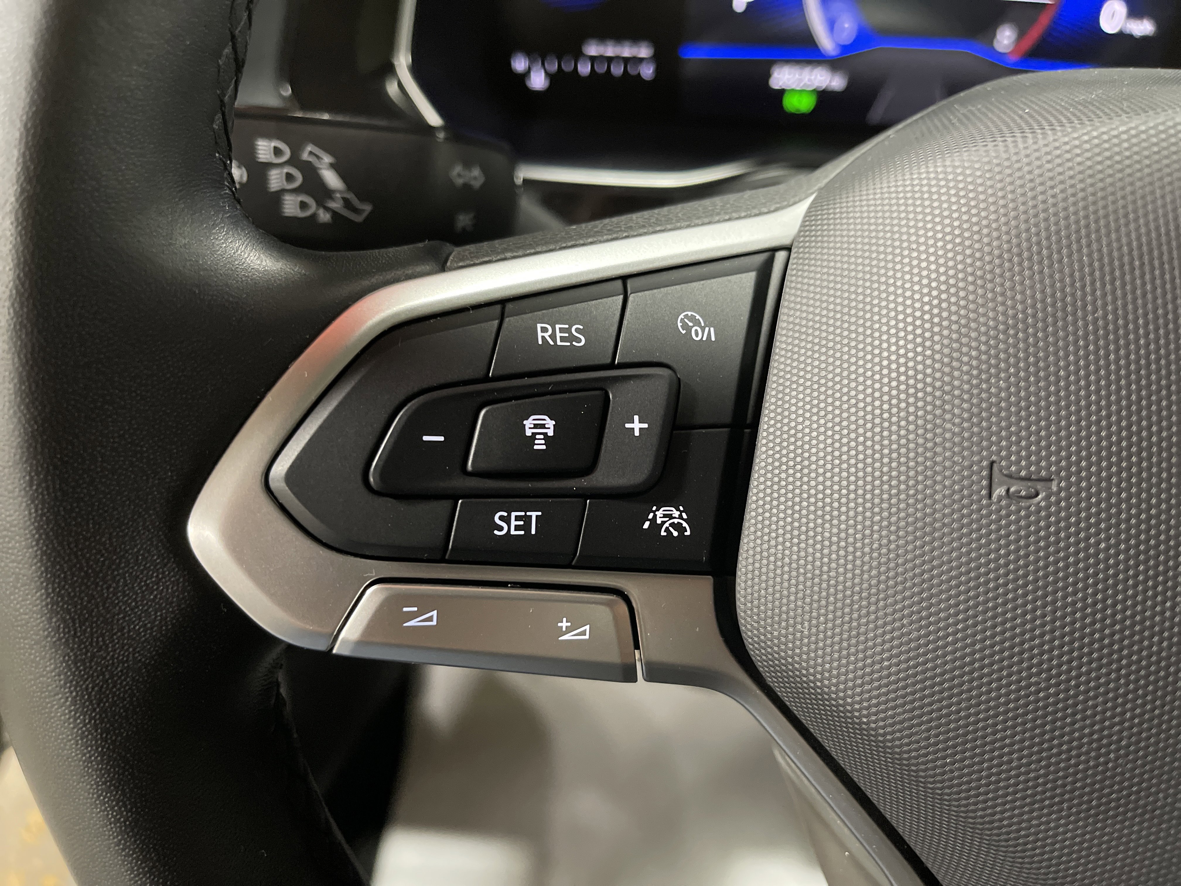 Used 2024 Volkswagen Jetta SE w/ Panoramic Sunroof Package image 17