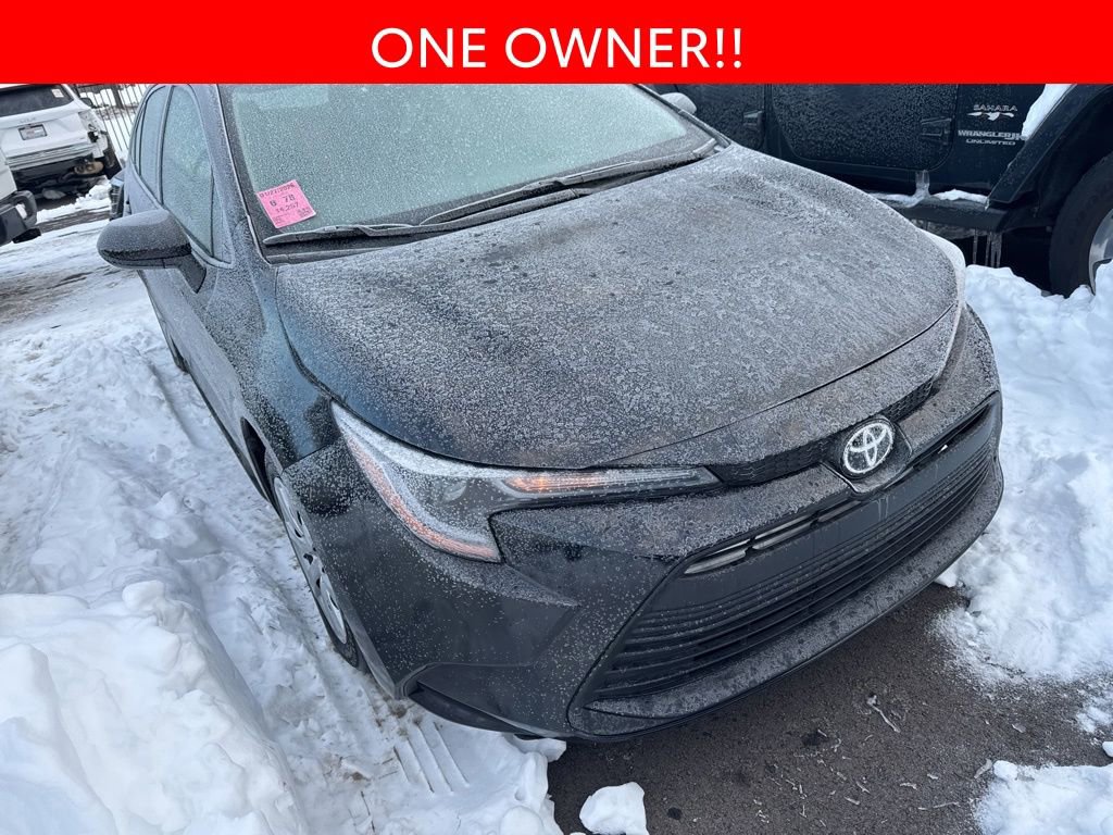 Used 2025 Toyota Corolla LE image 3