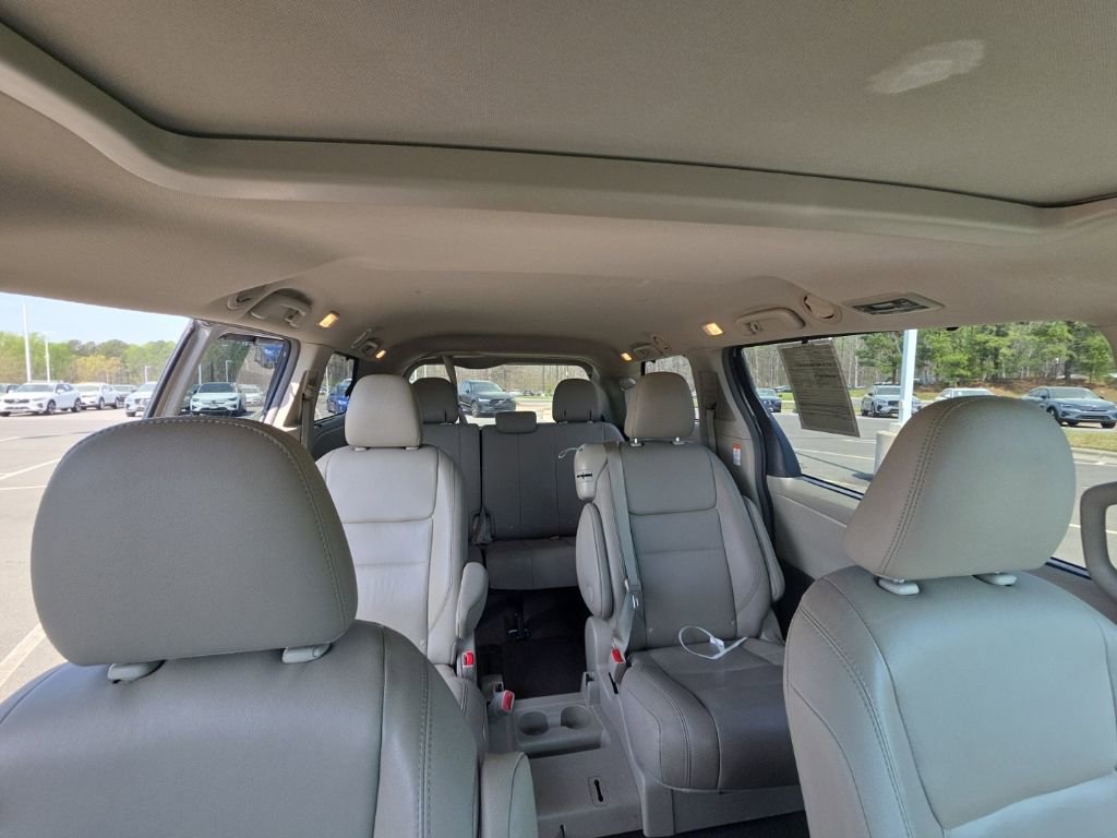Used 2017 Toyota Sienna XLE FWD image 5