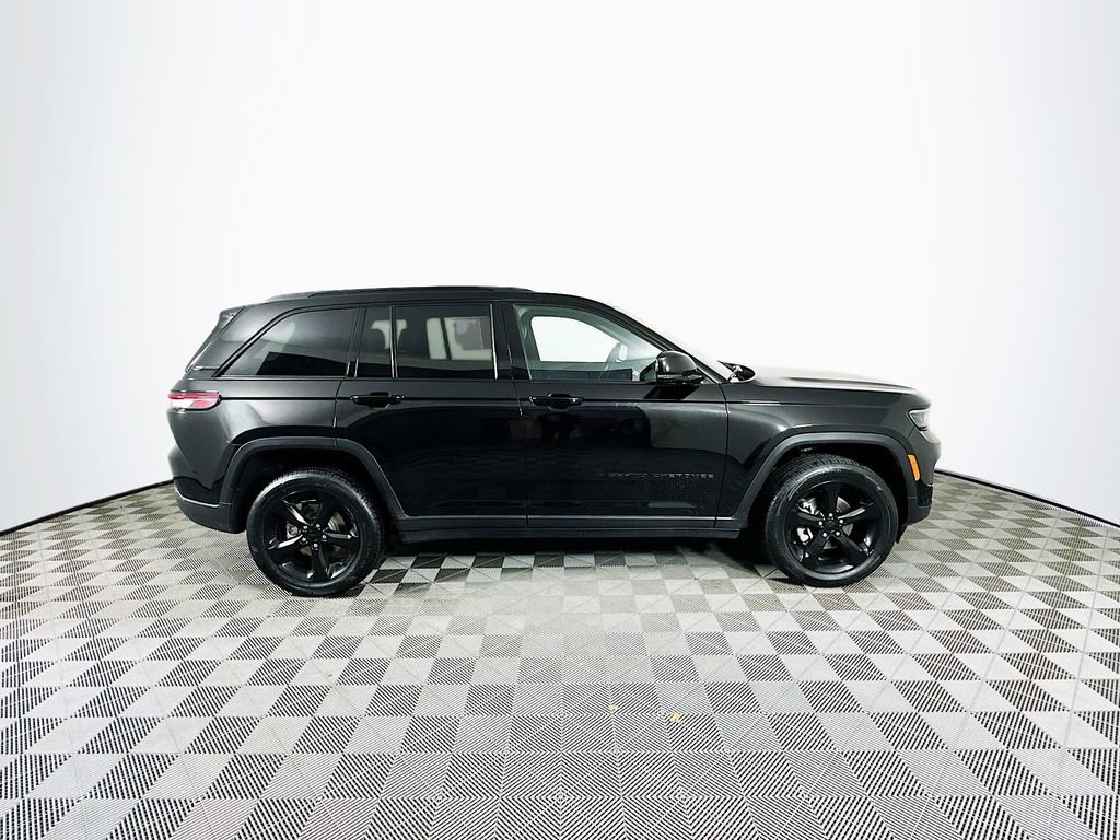 Certified 2024 Jeep Grand Cherokee Altitude image 14