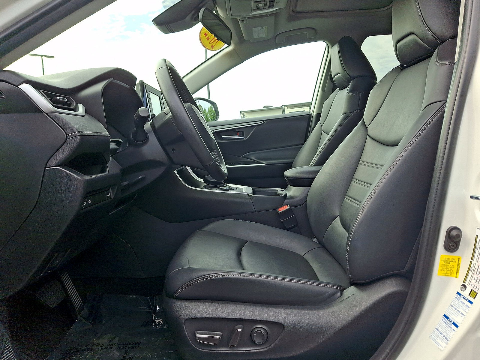 Used 2022 Toyota RAV4 XLE Premium AWD/4WD image 11