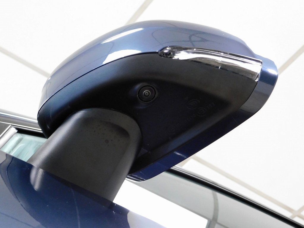 Used 2026 Volvo V90 B6 Cross Country Ultra image 21