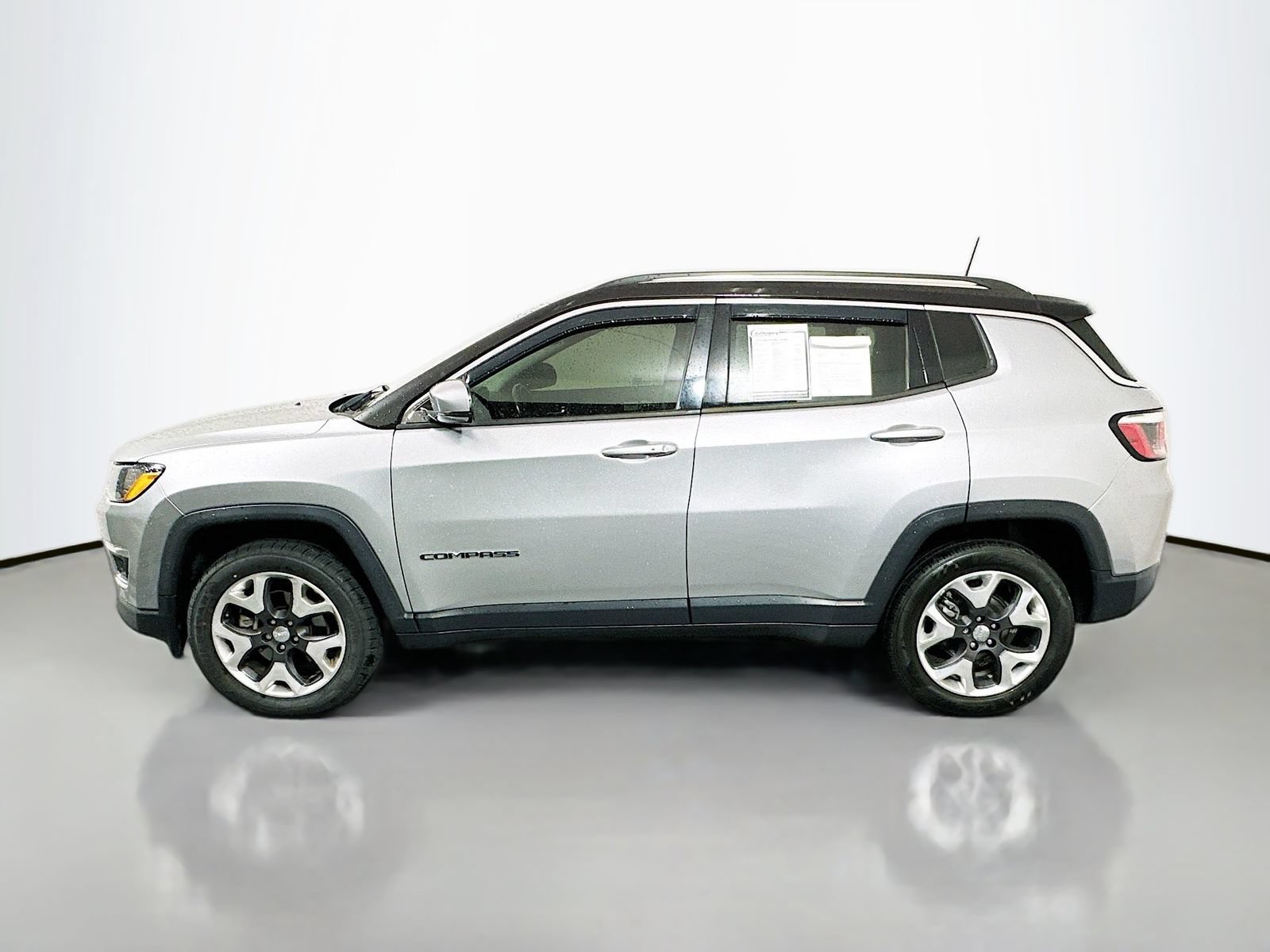 Used 2018 Jeep Compass Limited AWD/4WD image 4
