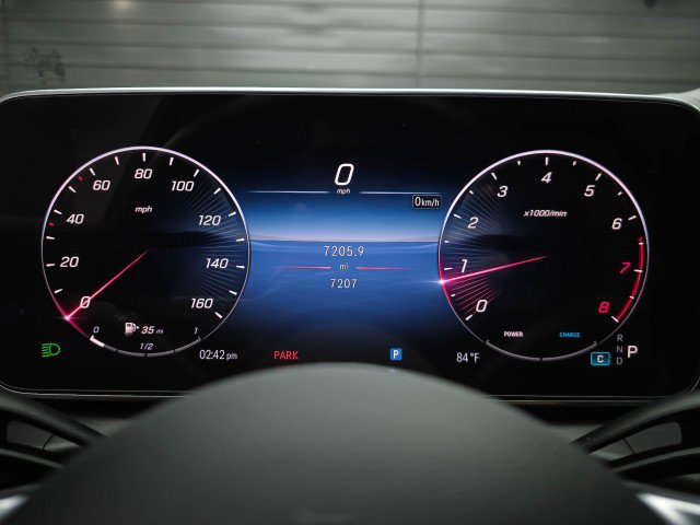 Used 2024 Mercedes-Benz GLC 300 4MATIC image 25