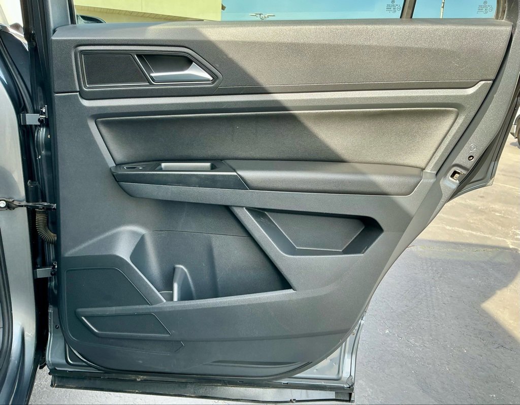 Used 2020 Volkswagen Atlas Cross Sport SE w/ Towing Package image 26