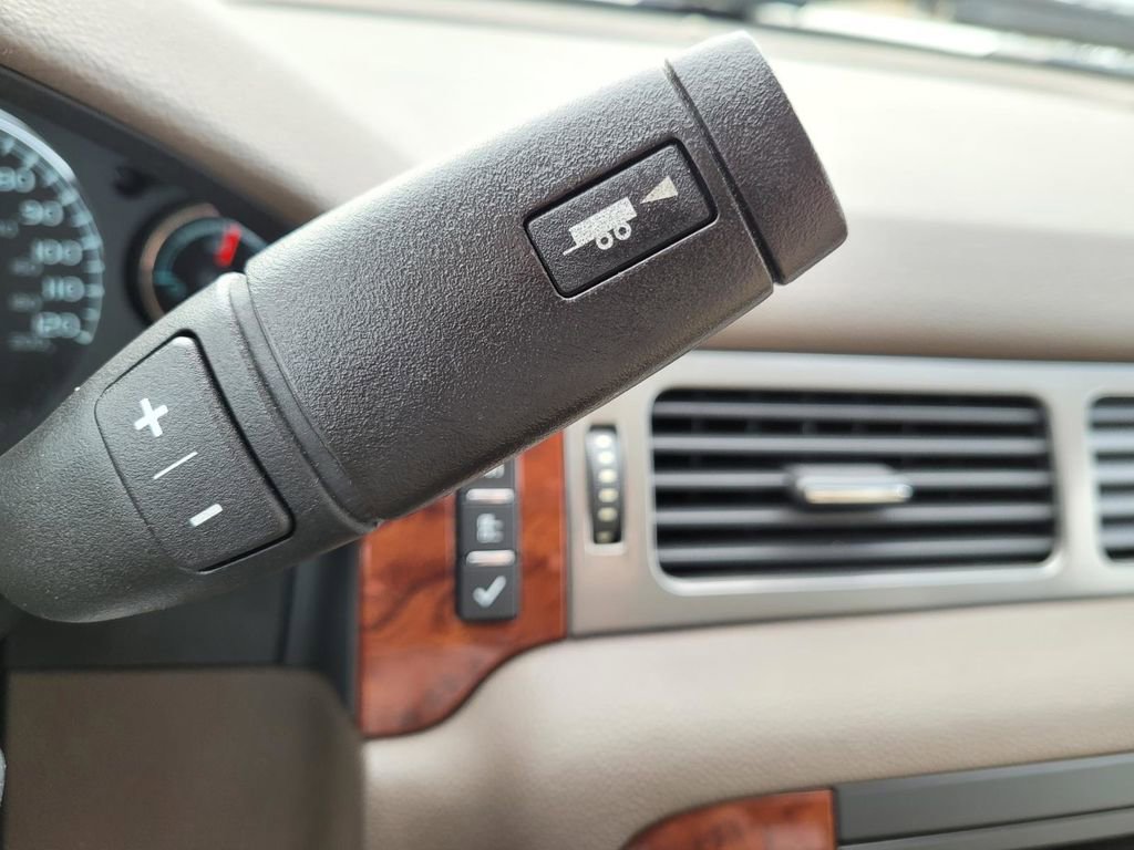 Used 2011 Chevrolet Silverado 1500 LTZ w/ LTZ White Diamond Edition image 27