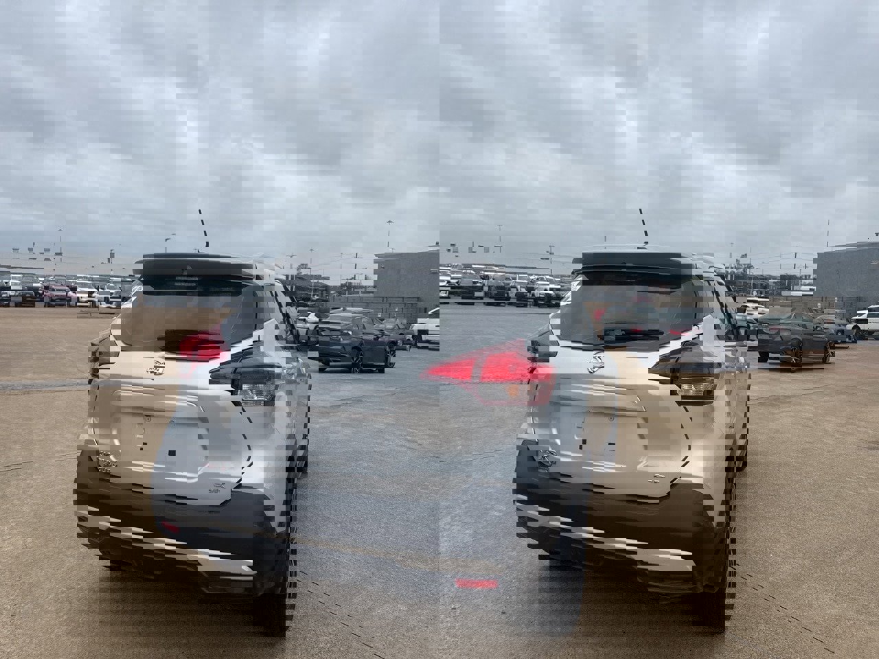 Used 2019 Nissan Kicks SR image 17