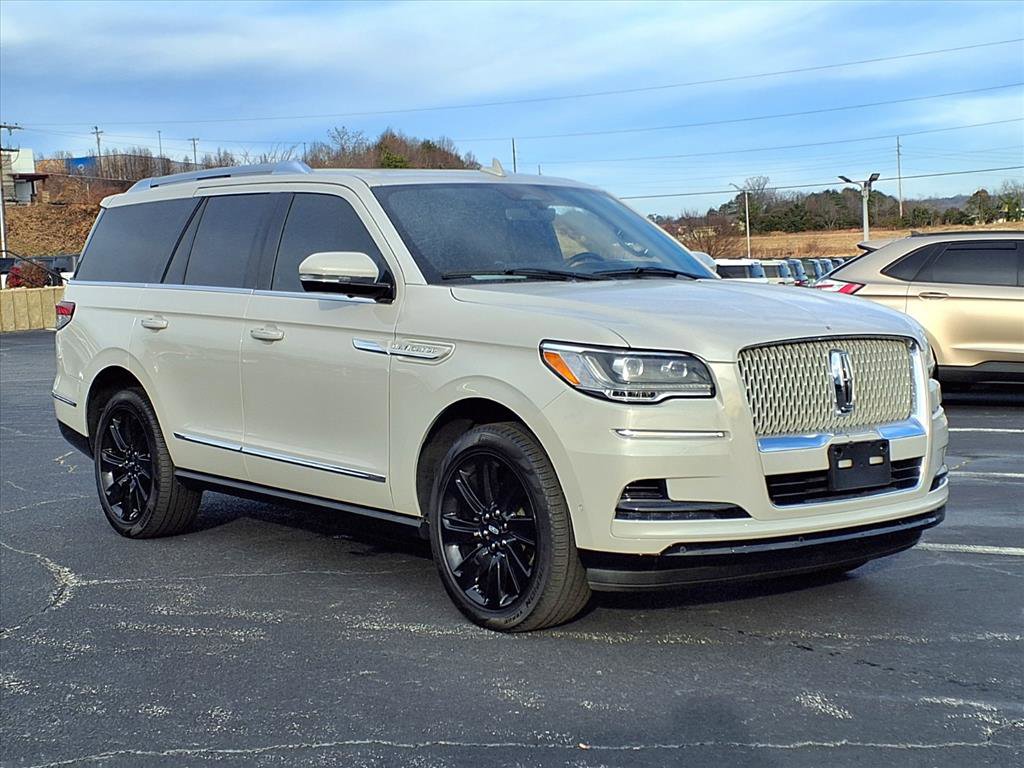 Used 2024 Lincoln Navigator Reserve image 2