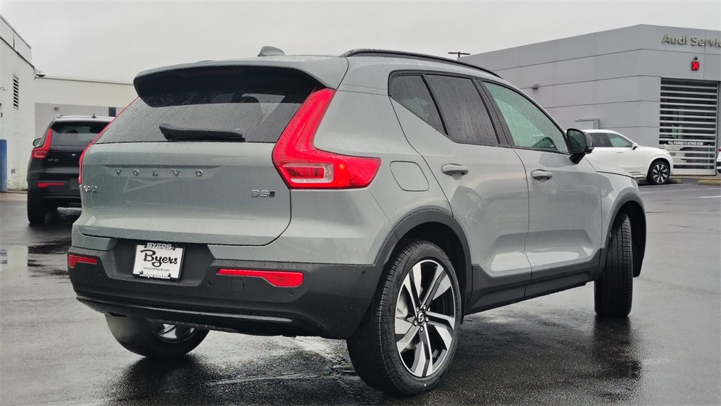 New 2026 Volvo XC40 B5 Plus w/ Climate Package image 3