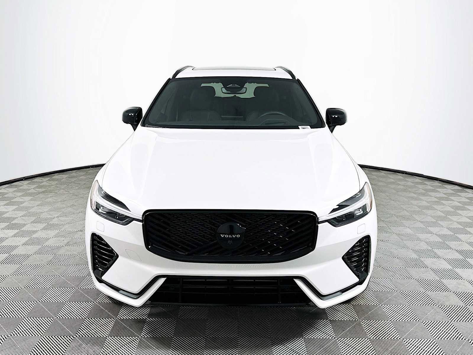 New 2026 Volvo XC60 T8 Ultra w/ Climate Package PRO AWD/4WD image 2