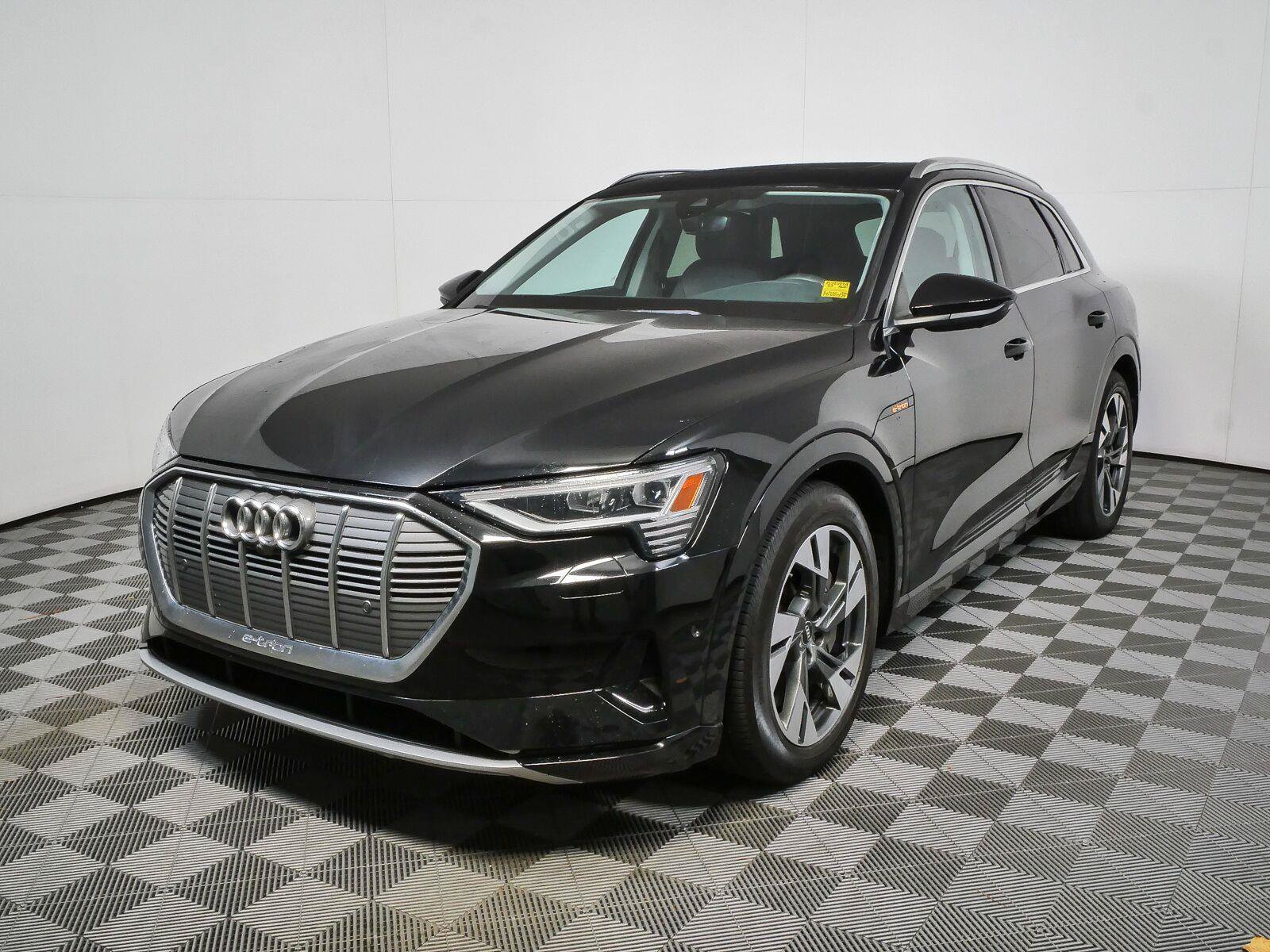 Used 2023 Audi e-tron Premium Plus w/ Premium Plus Package AWD/4WD image 27