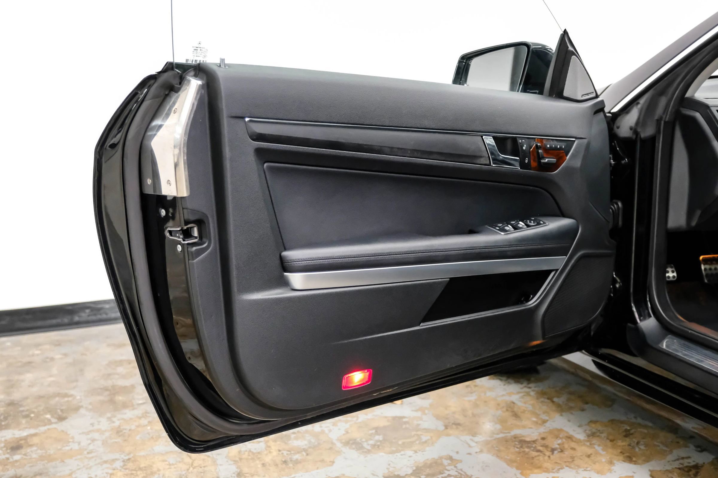 Used 2011 Mercedes-Benz E 550 Coupe image 39