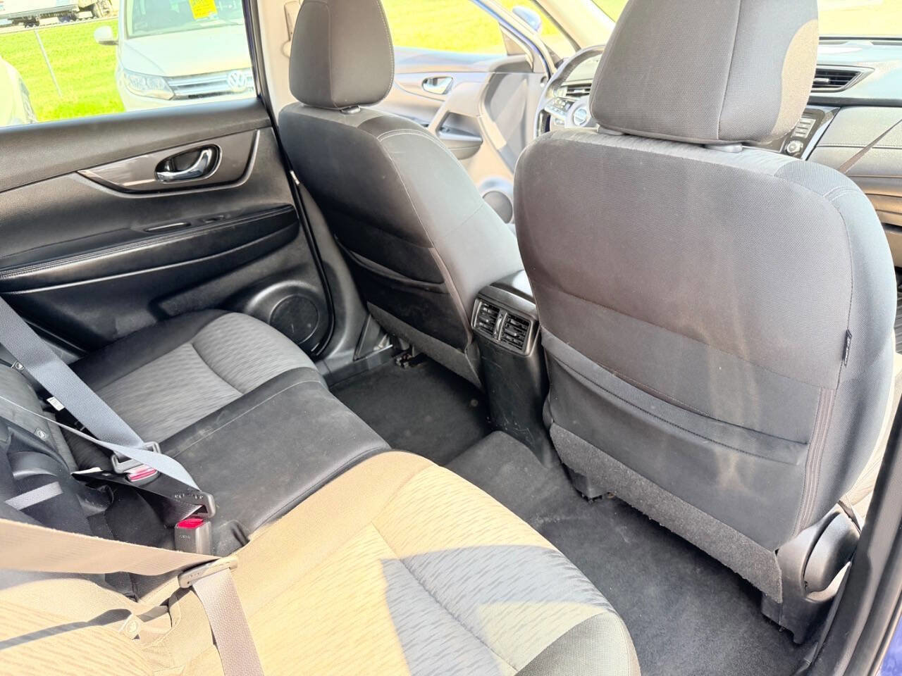 Used 2018 Nissan Rogue SV image 23