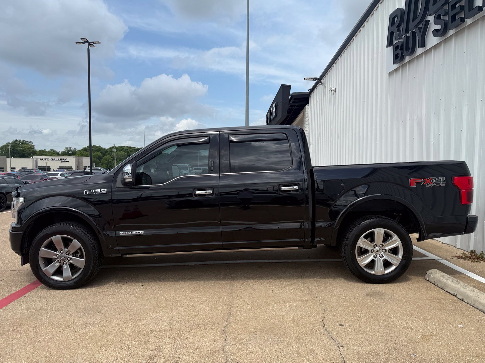 Used 2019 Ford F150 Platinum w/ Equipment Group 701A Luxury AWD/4WD image 3