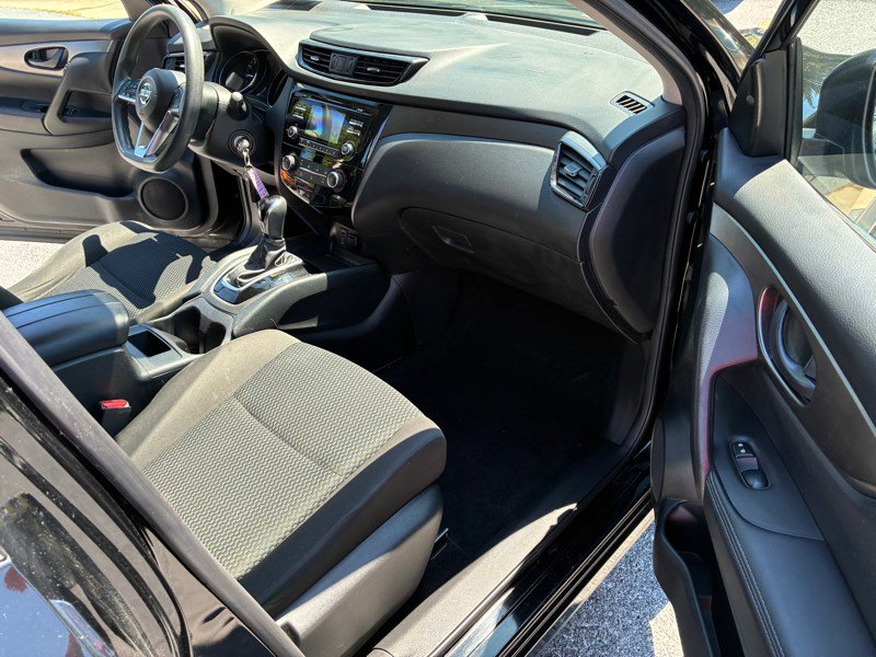 Used 2018 Nissan Rogue Sport S image 17