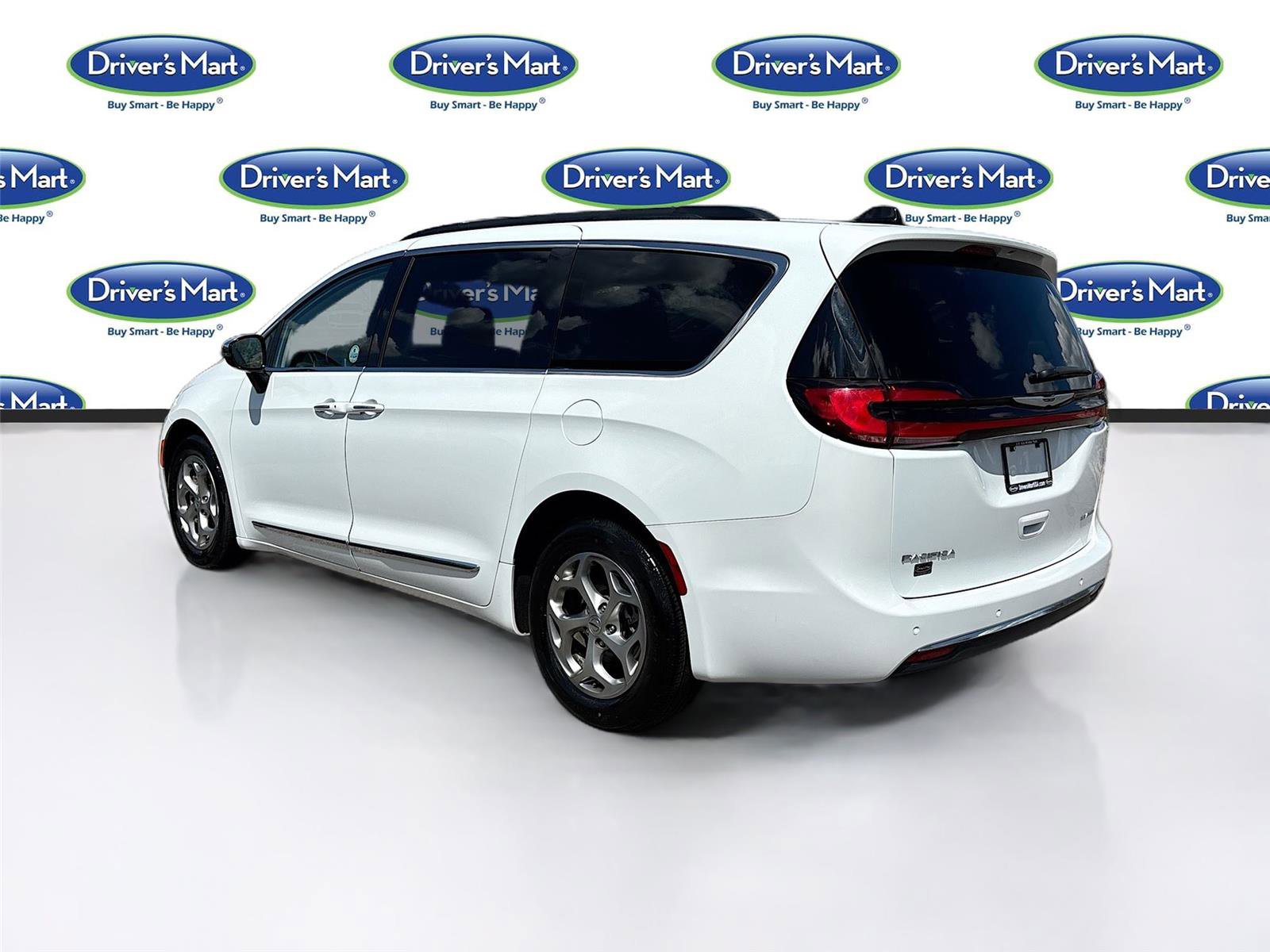 Used 2023 Chrysler Pacifica Limited image 5