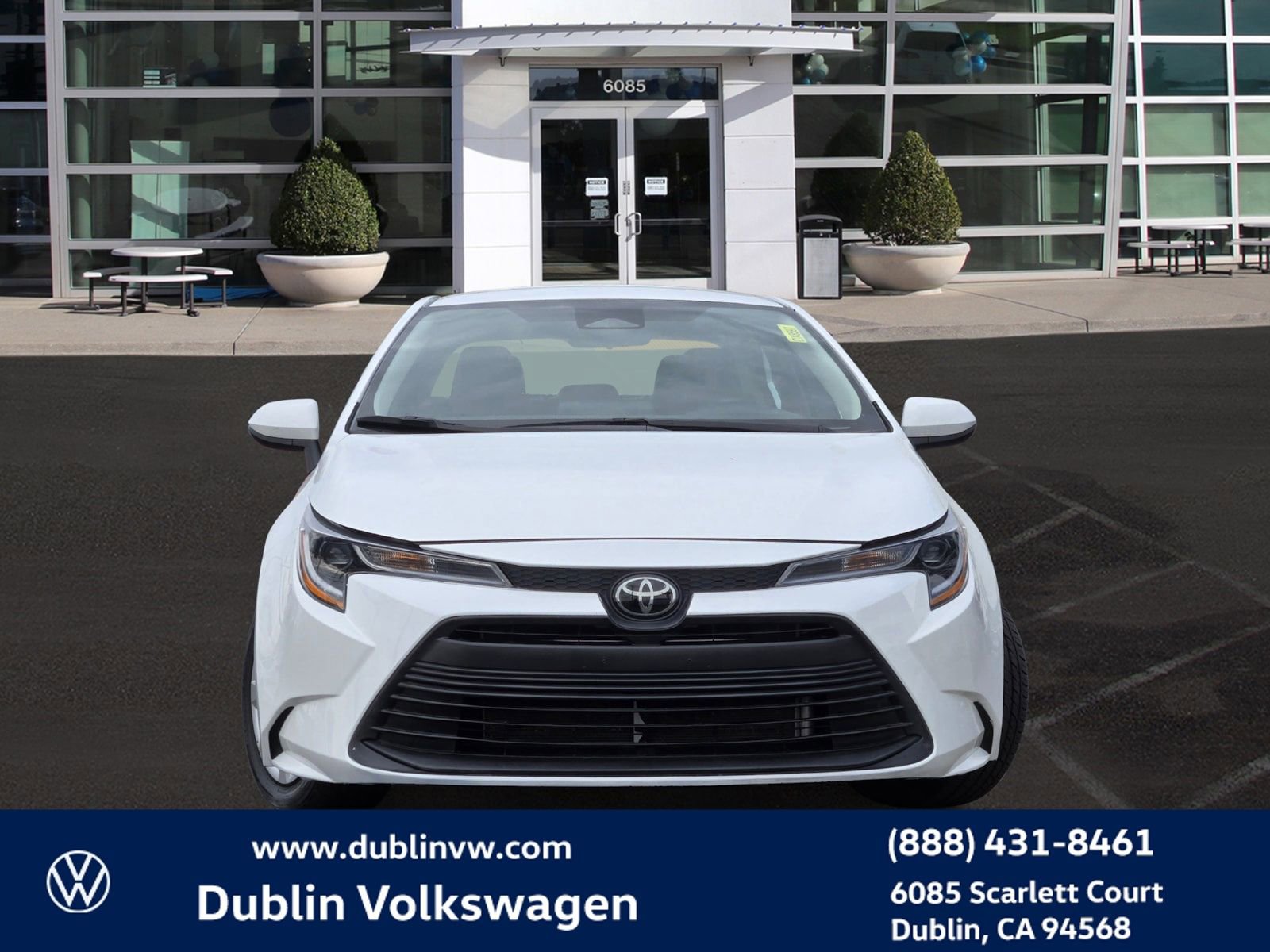 Used 2024 Toyota Corolla LE image 2