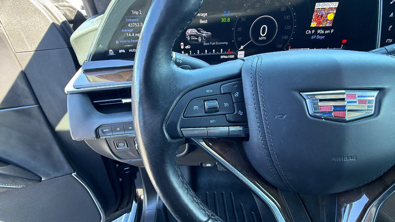 Used 2023 Cadillac Escalade Sport Platinum w/ Heavy-Duty Trailer Package AWD/4WD image 19