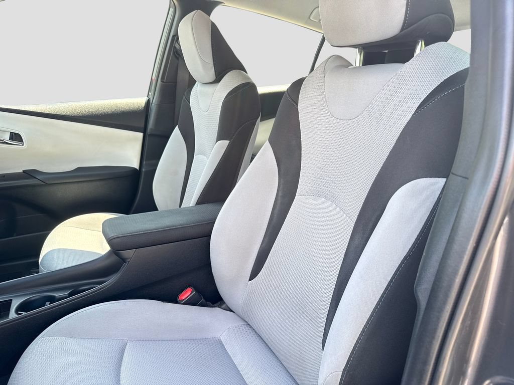 Used 2022 Toyota Prius LE FWD image 7