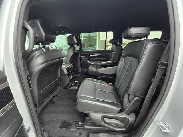 Used 2024 Jeep Wagoneer Series II AWD/4WD image 15
