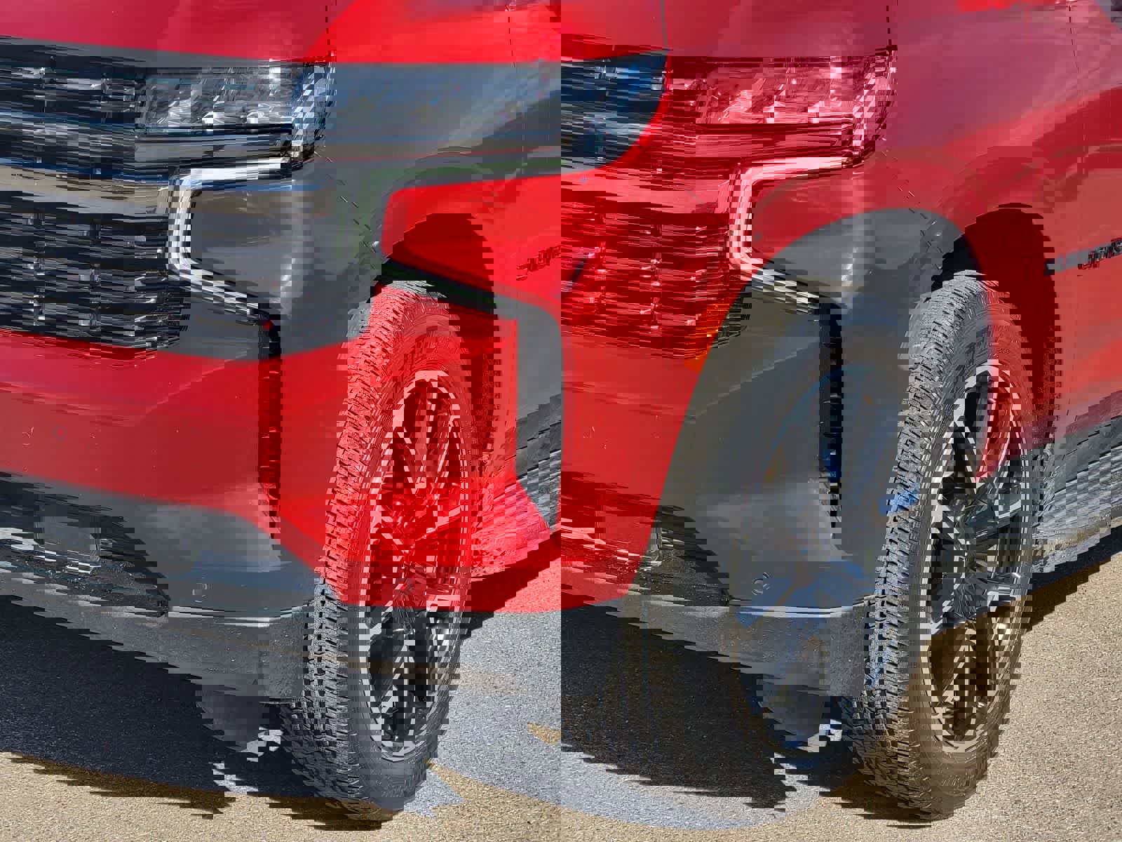 Used 2022 Chevrolet Suburban RST w/ Luxury Package image 8