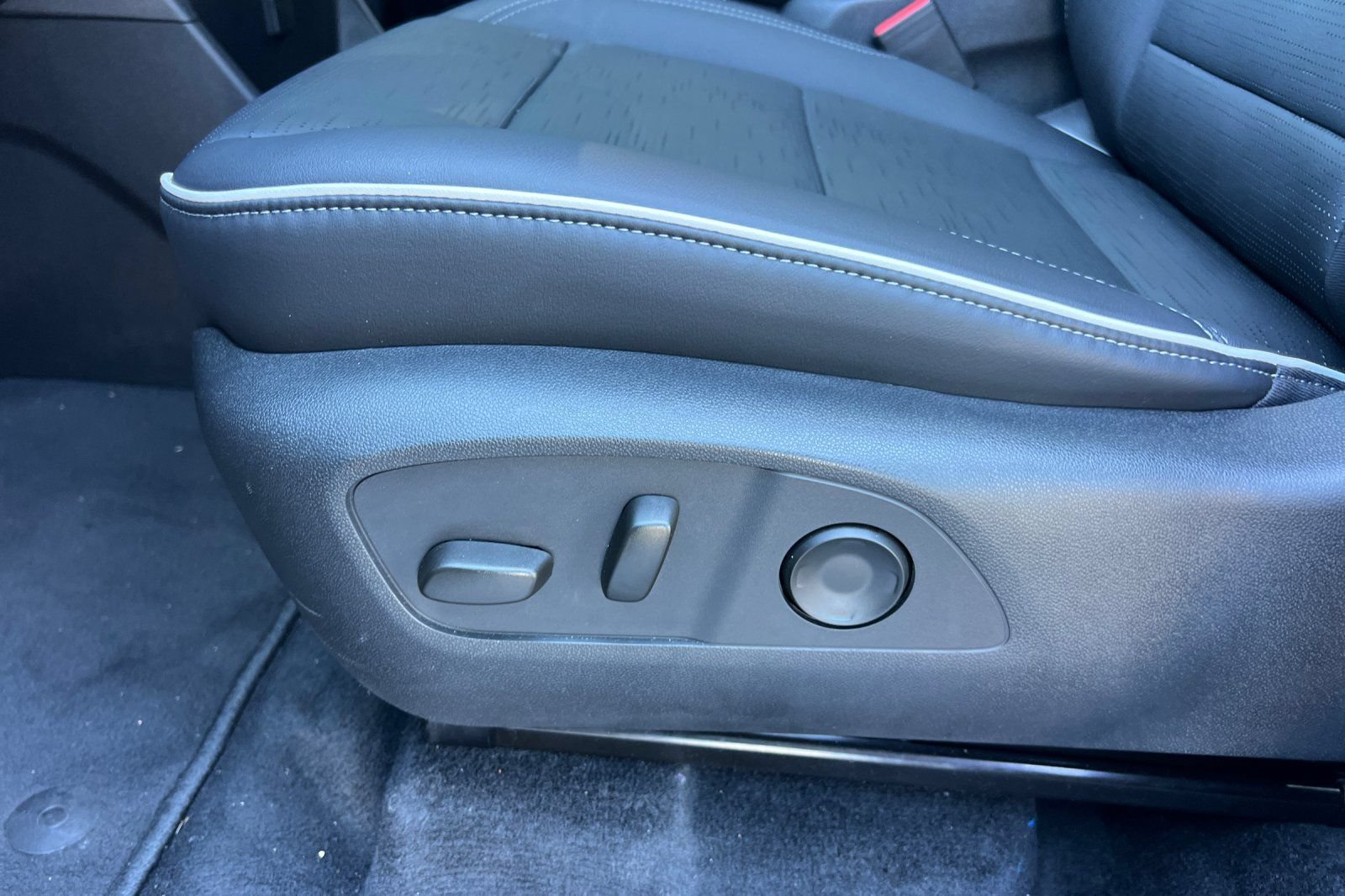 Used 2026 Buick Enclave Sport Touring w/ Power Package FWD image 13