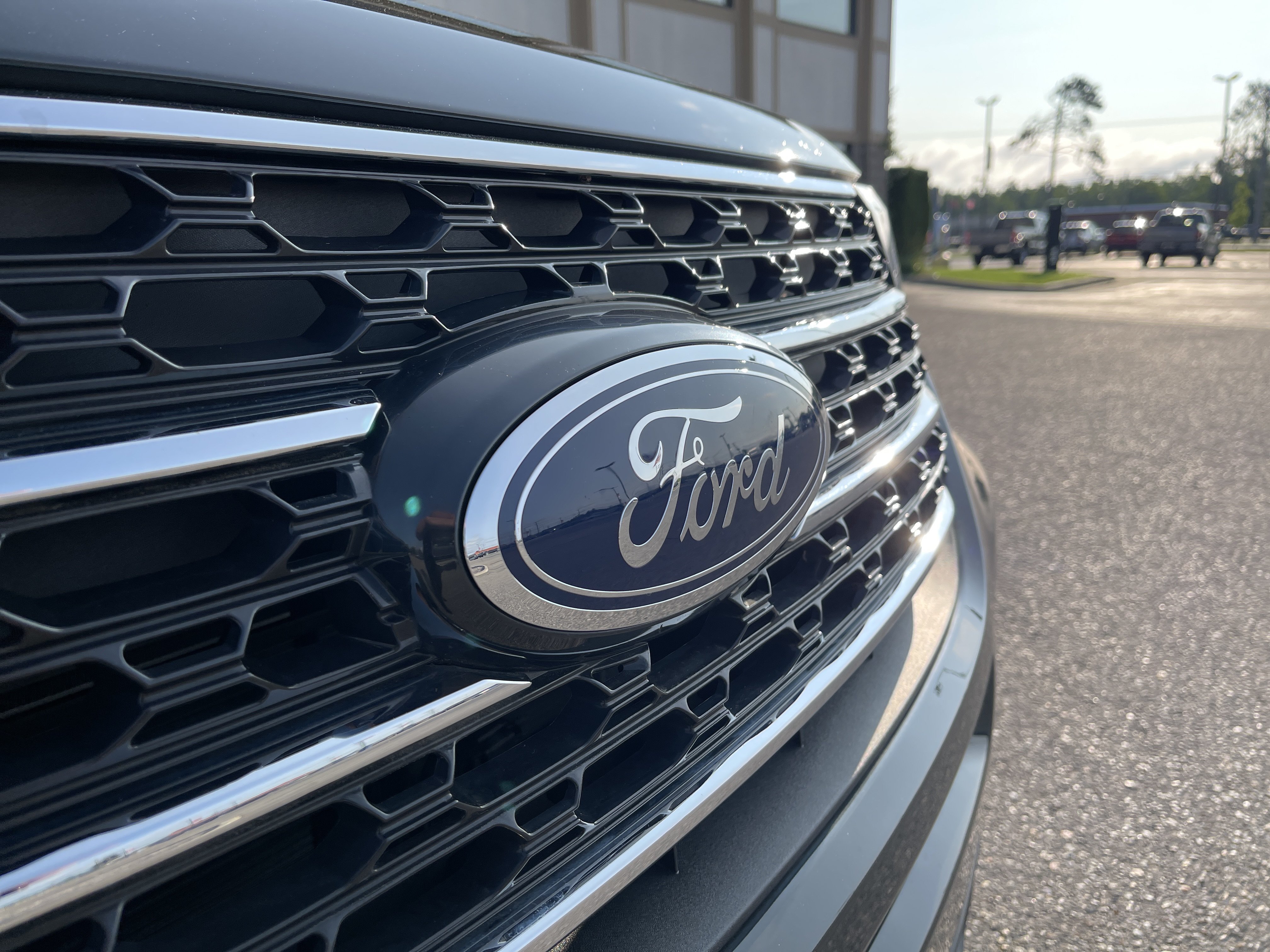 Used 2023 Ford Explorer XLT AWD/4WD image 24