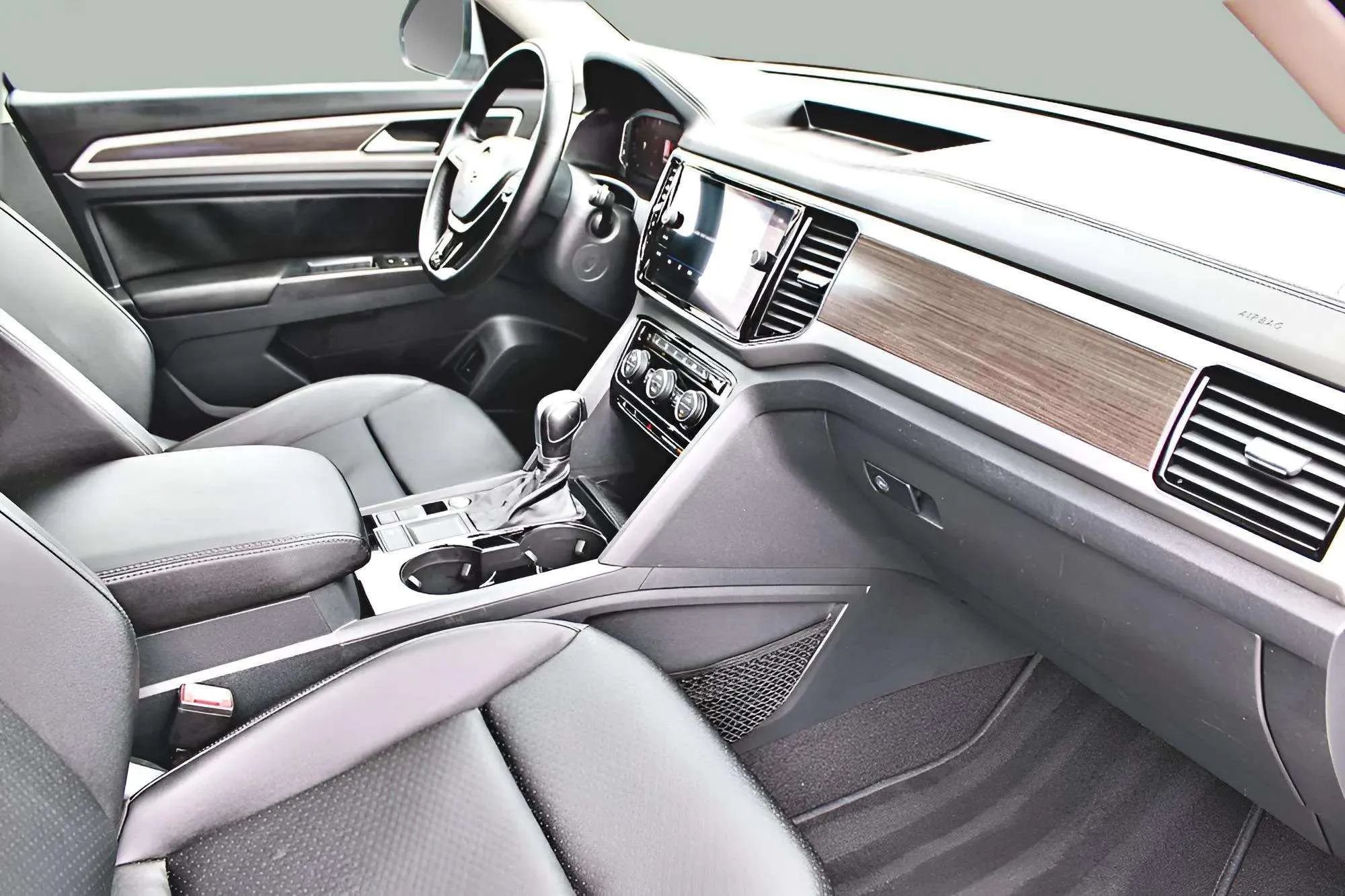 Used 2019 Volkswagen Atlas SEL FWD image 30