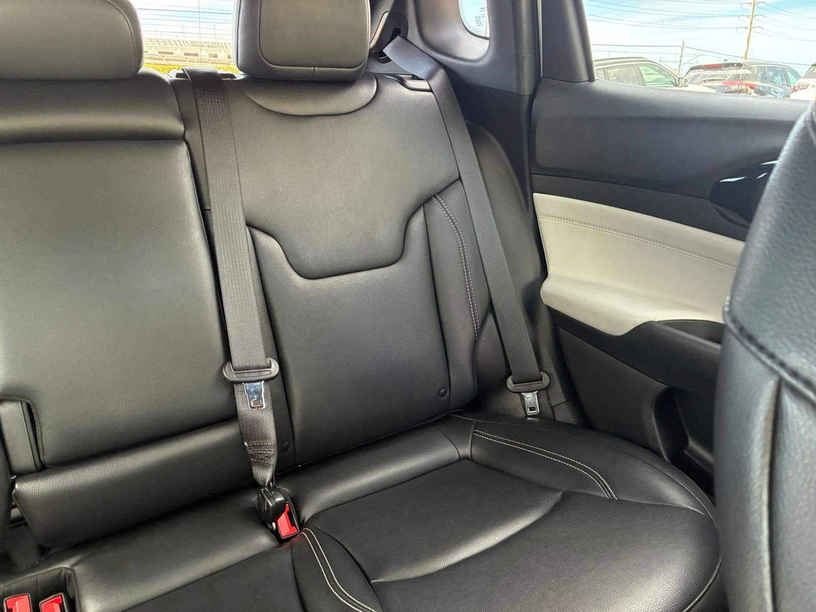 Used 2025 Jeep Compass Limited image 38