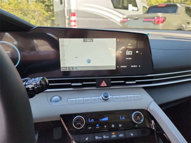 New 2025 Hyundai Elantra Limited image 16