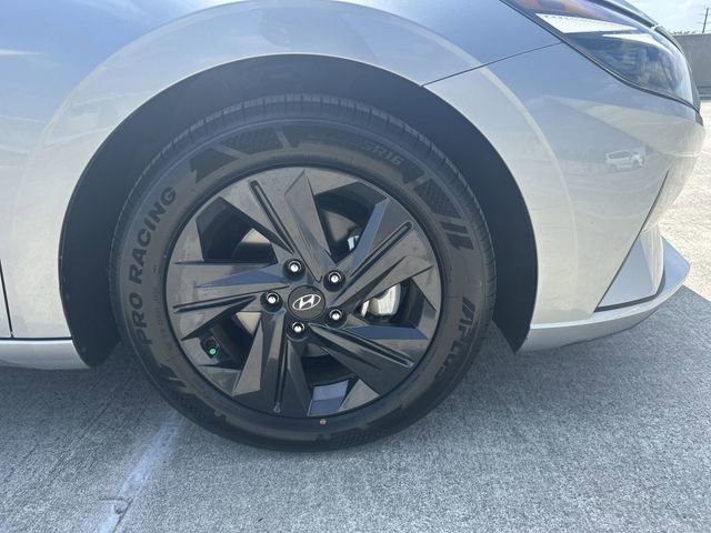 Used 2023 Hyundai Elantra SEL image 11