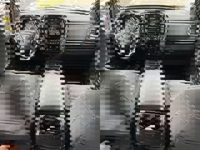 Used 2023 Nissan Titan SV w/ SV Convenience Package RWD image 10