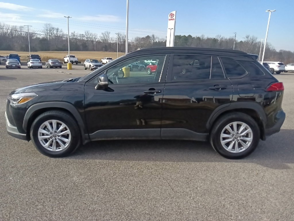 Used 2024 Toyota Corolla Cross LE w/ Moonroof Package image 6