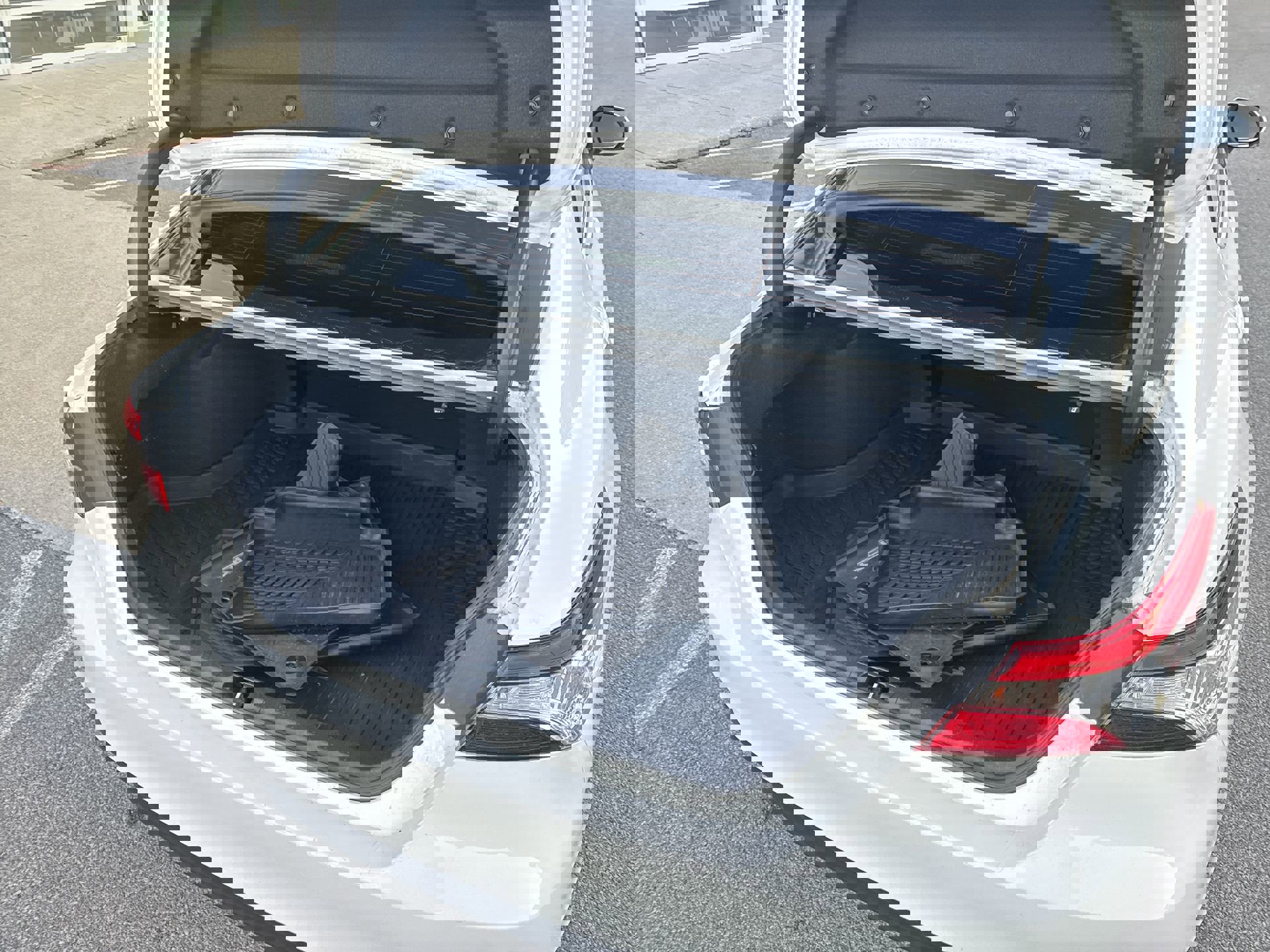 Used 2020 Toyota Camry LE image 27