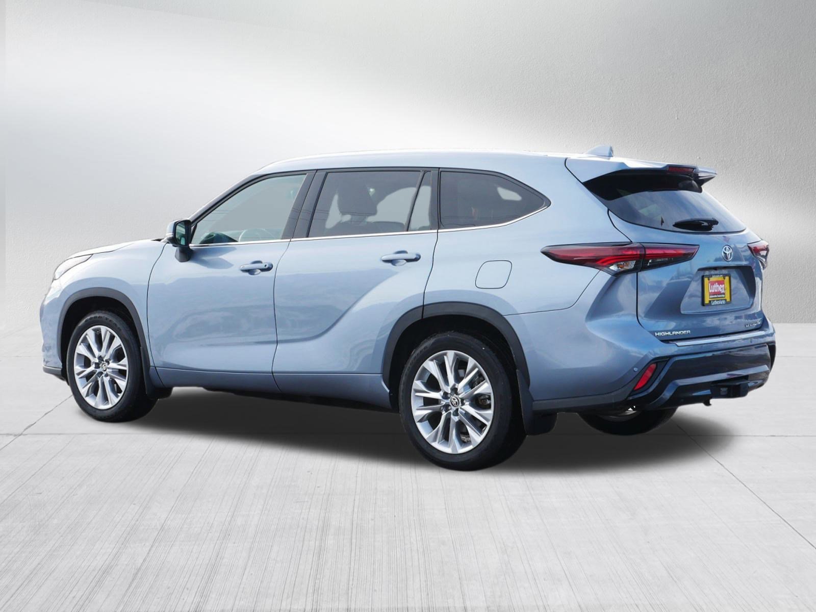 Used 2024 Toyota Highlander Limited image 5