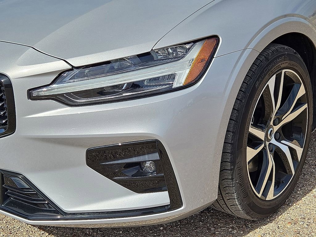 Used 2024 Volvo S60 B5 Core image 10