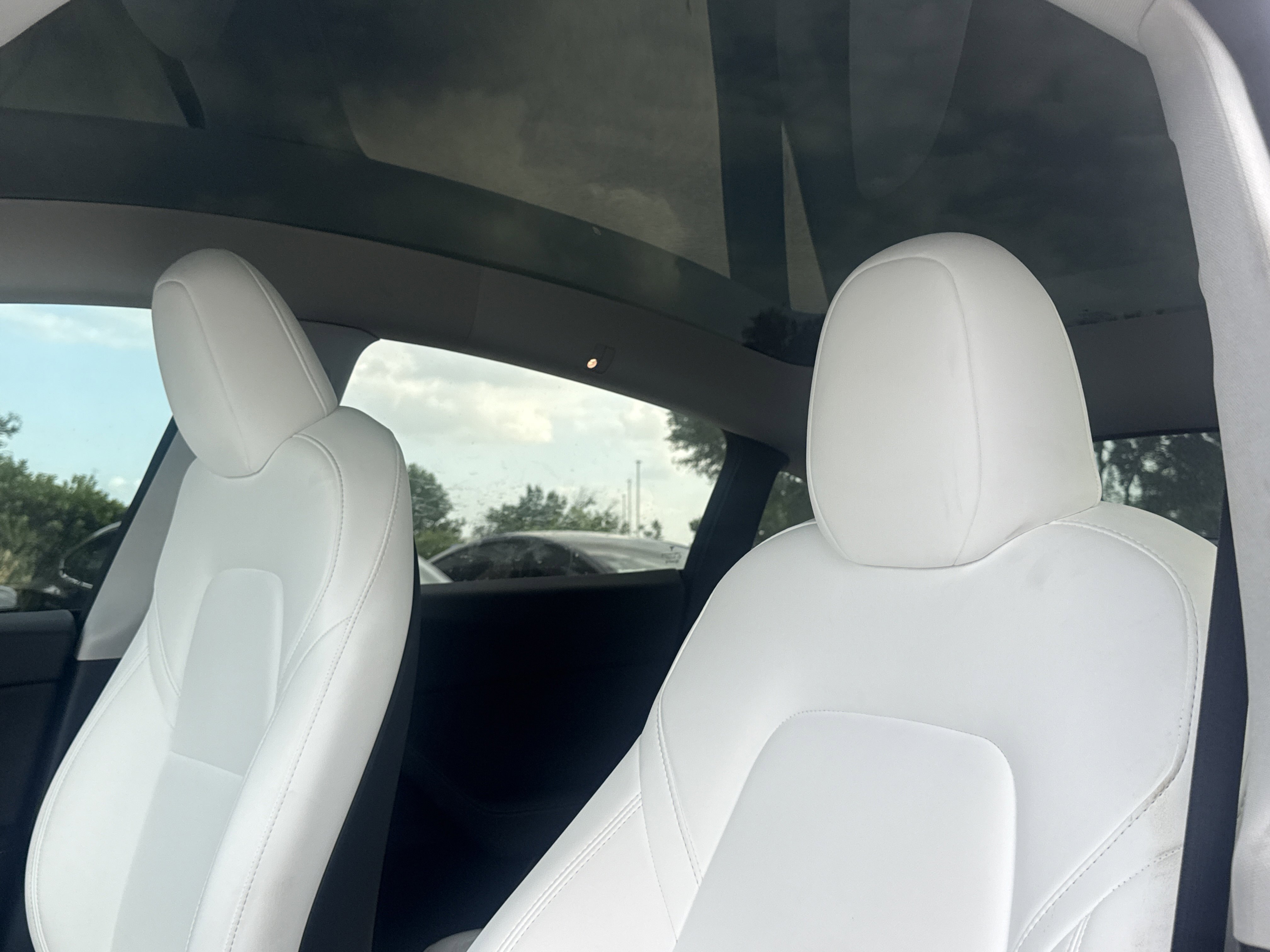 Used 2024 Tesla Model Y Long Range image 3