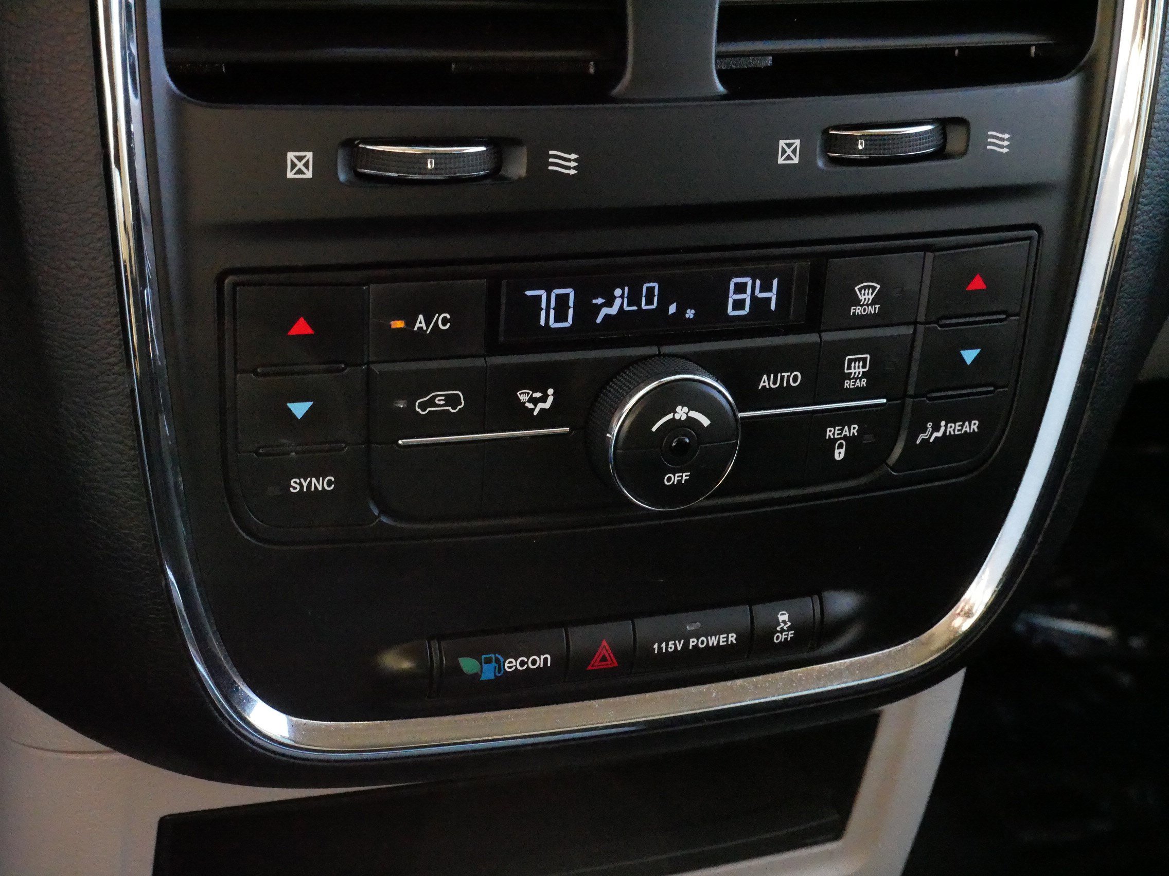 Used 2014 Chrysler Town & Country Touring image 23