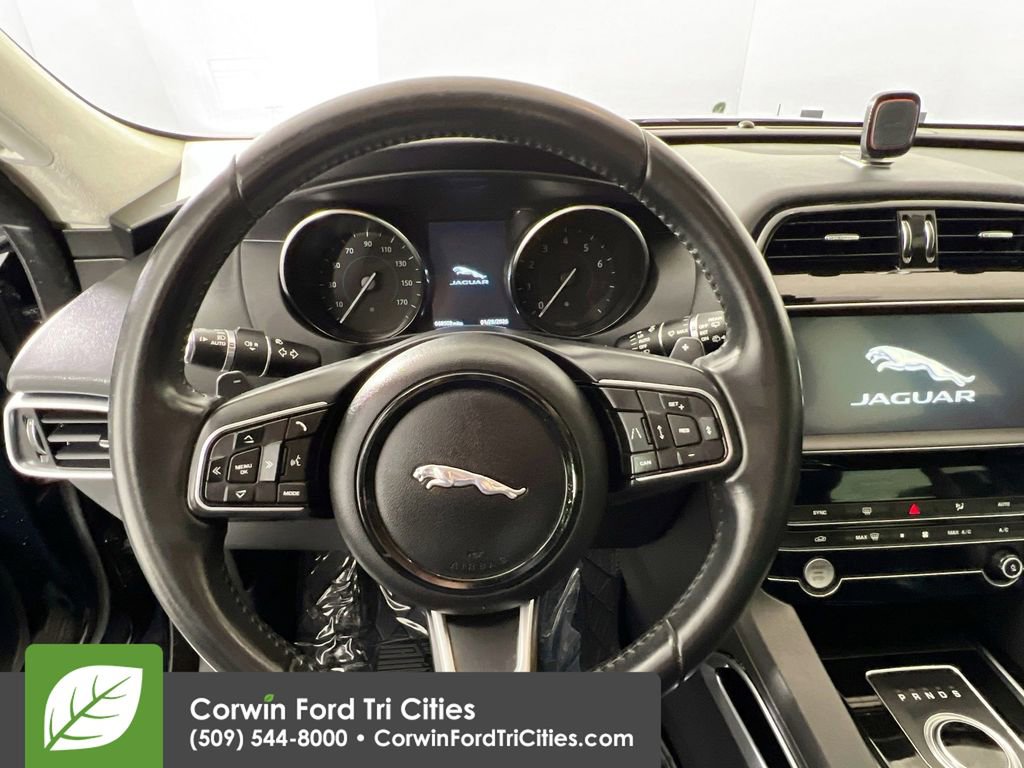 Used 2019 Jaguar F-PACE Premium image 8
