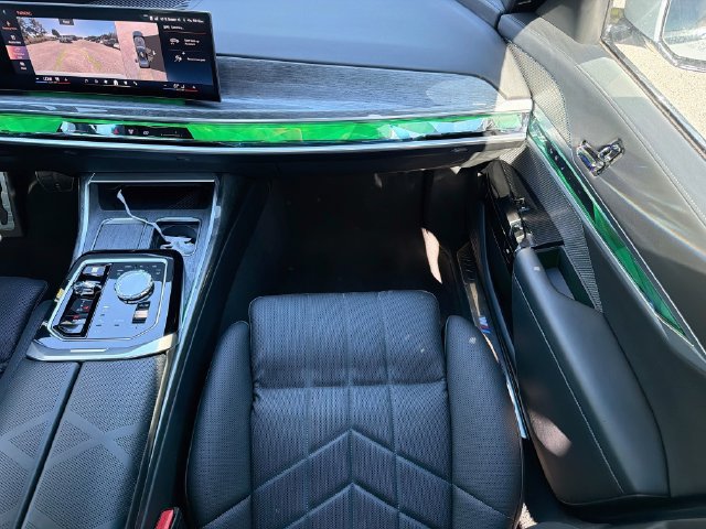 Used 2024 BMW 760i xDrive w/ Premium Package 2 AWD/4WD image 18