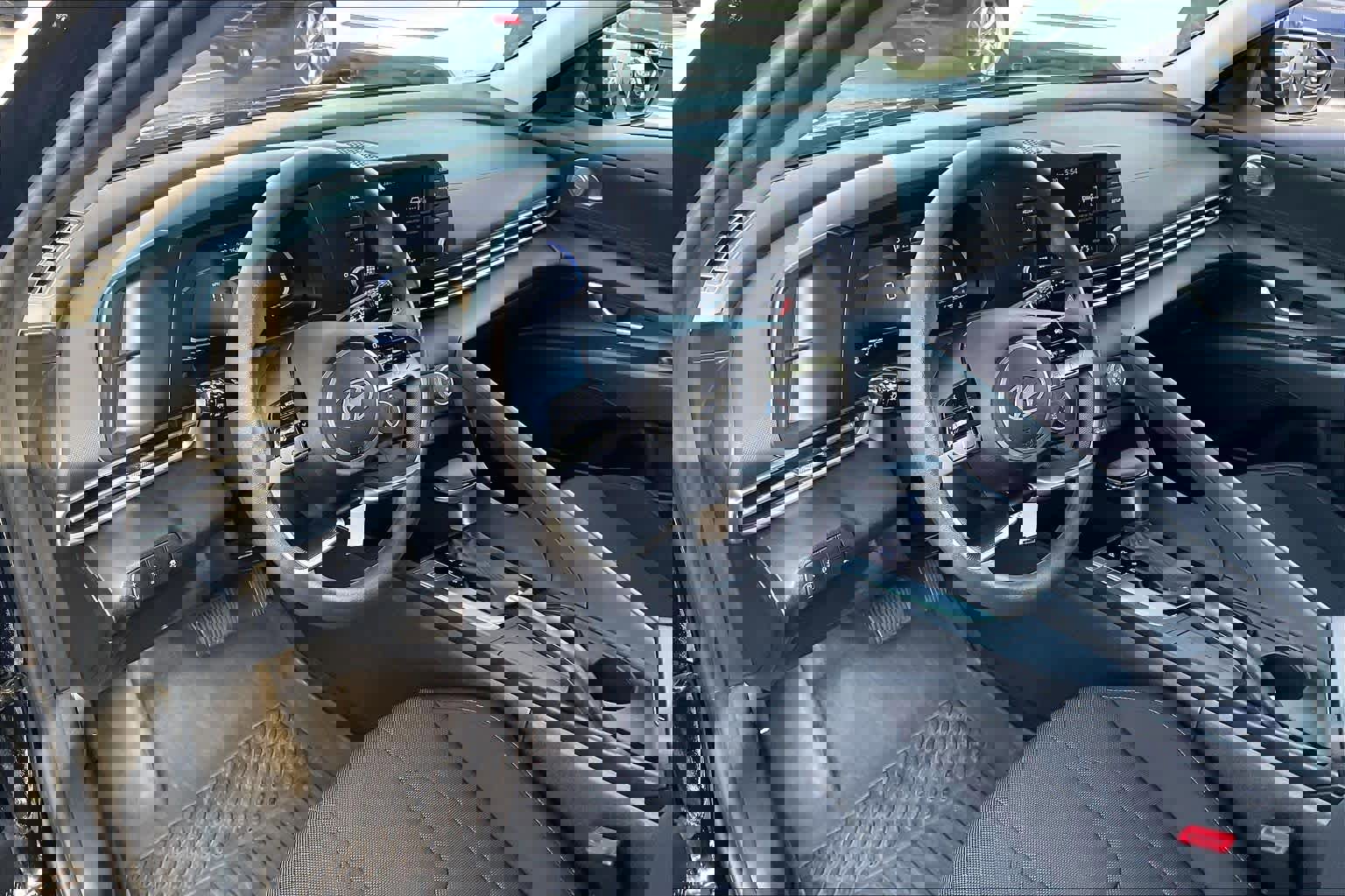 Used 2024 Hyundai Elantra SE image 16