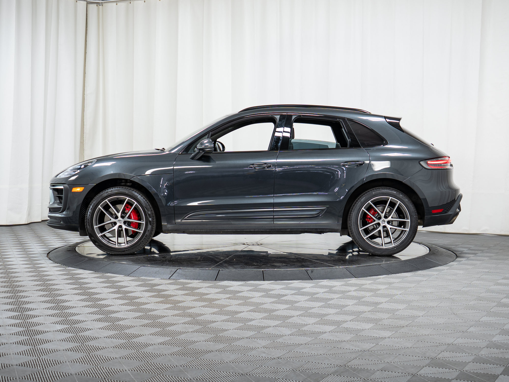 Certified 2022 Porsche Macan S AWD/4WD image 29