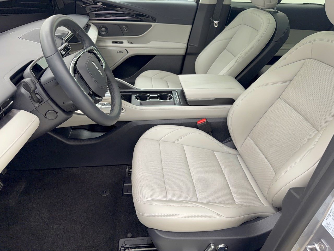 Used 2026 Lincoln Nautilus Premier w/ Equipment Group 102A AWD/4WD image 5