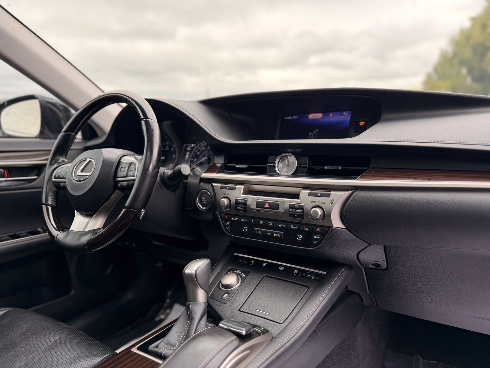 Used 2017 Lexus ES 350 w/ Luxury Package FWD image 38