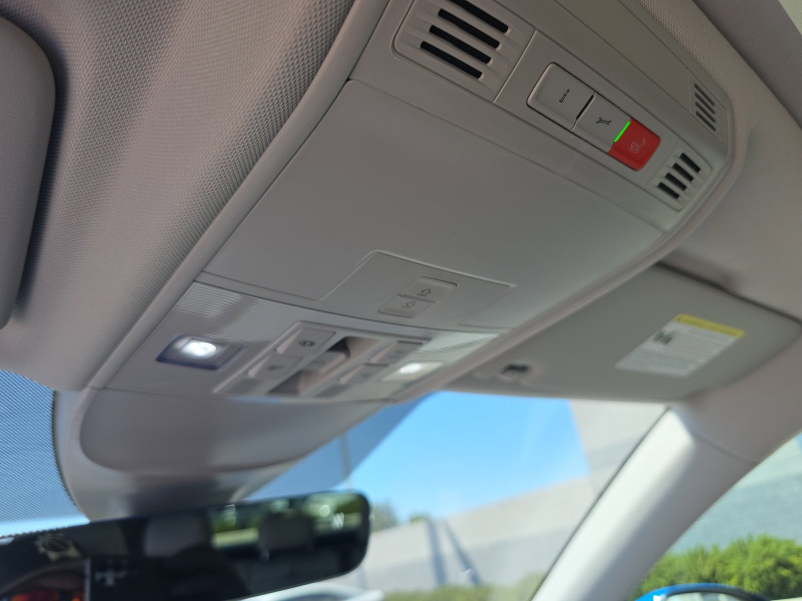 Certified 2024 Volkswagen Taos SE FWD image 31